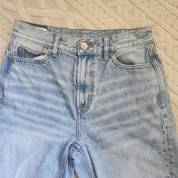 AMERICAN EAGLE MOM JEANS LIGHT WASH - Picture 5 of 16